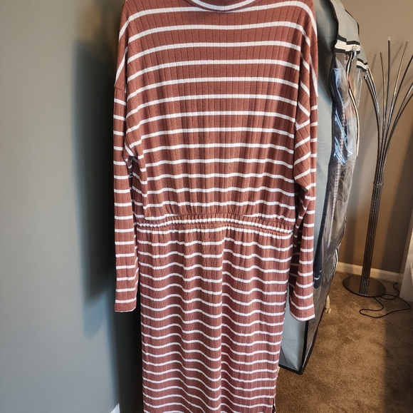 Dress - Picture 4 of 4